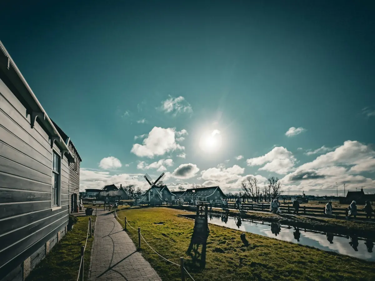 Zonnepanelen Vakantiehuis & Salderingsregeling 2026